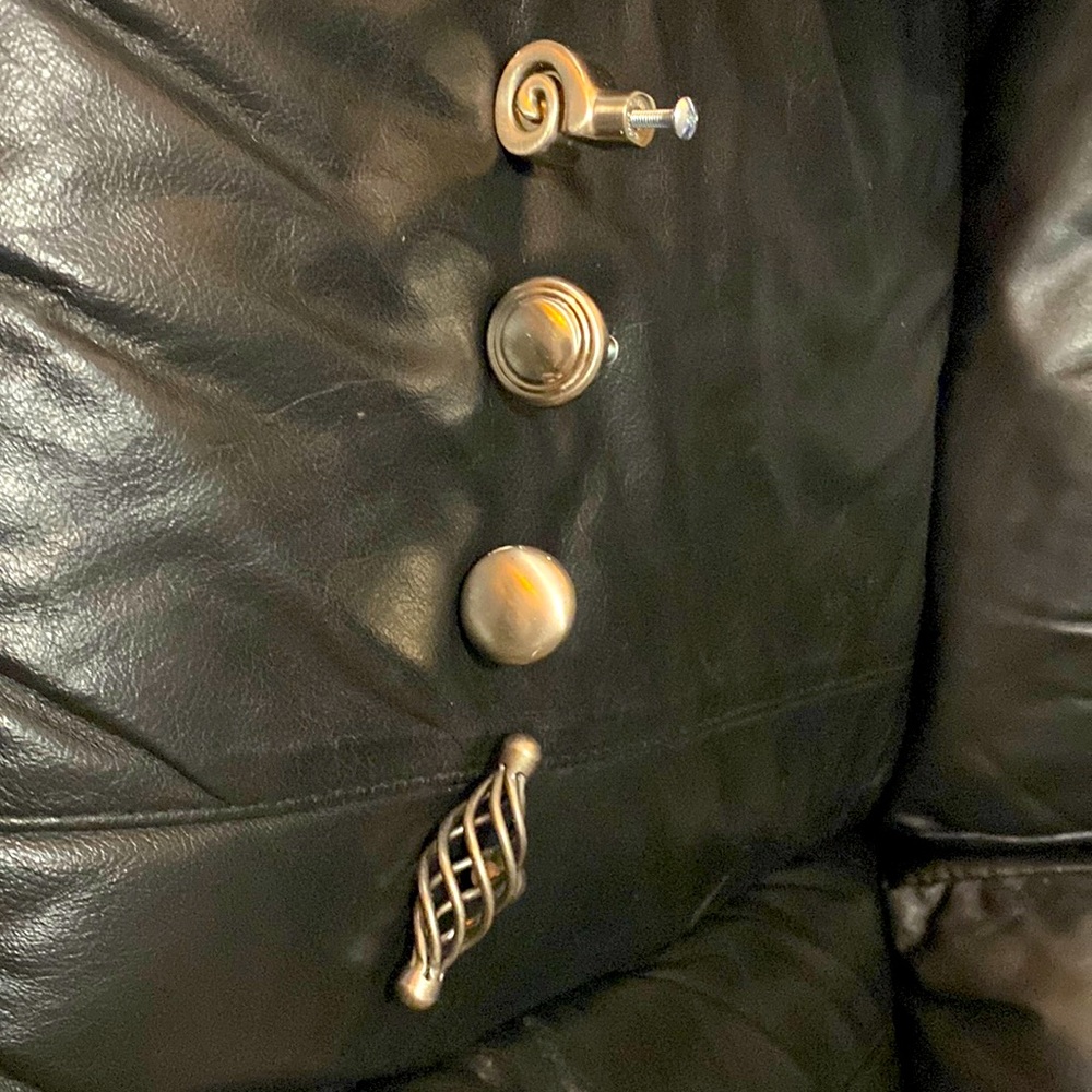 Cabinet knobs